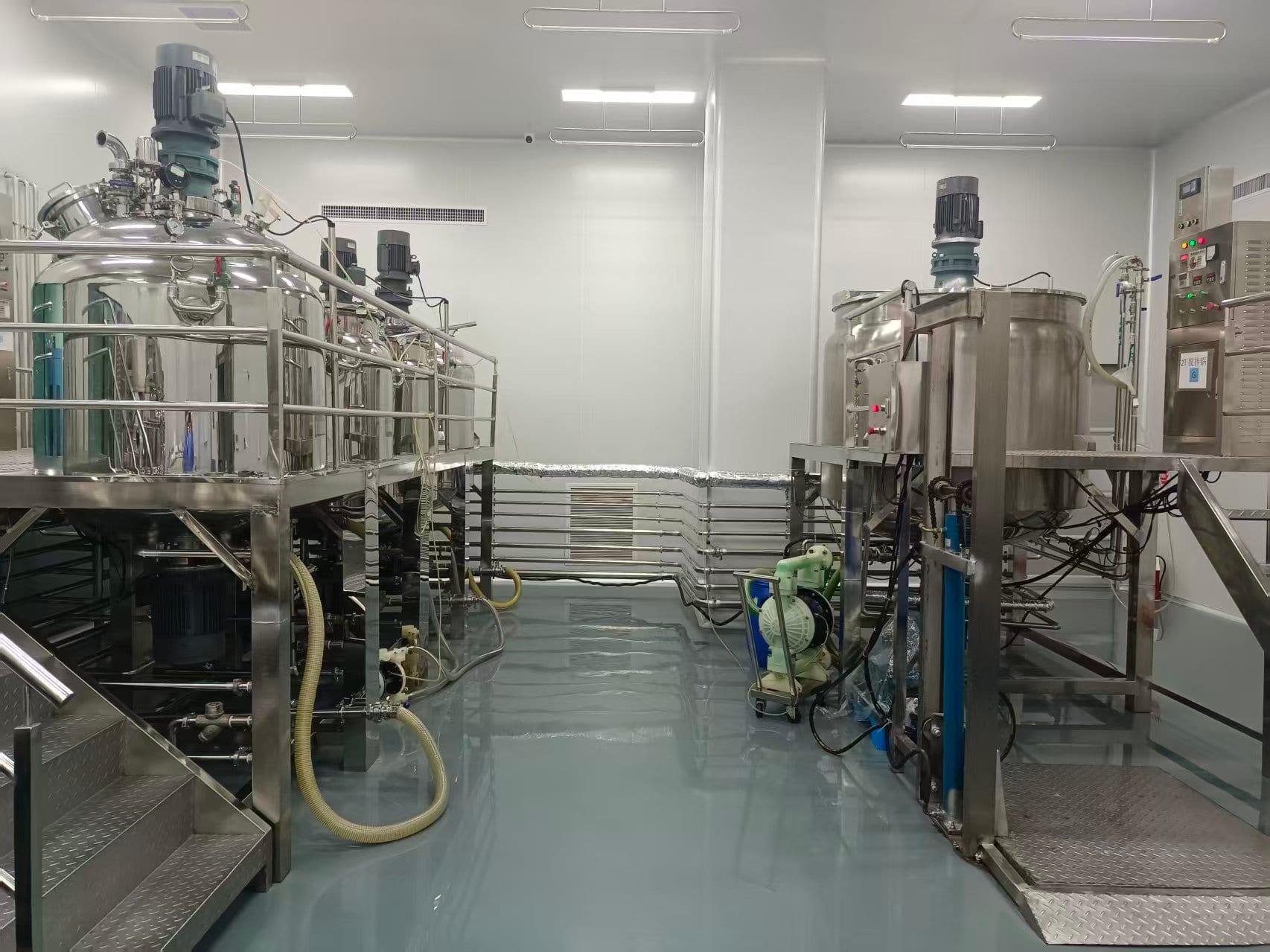 2-tonne mixing and blending tanks